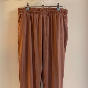 Women’s Leisure Pants